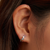 Színes kör alakú fülbevalók ezüst felülettel